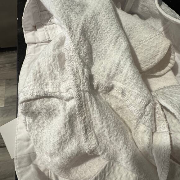 Lilly Pulitzer Buttercup White Seersucker Scallop-Hem Shorts Size 8 Womens EUC - Picture 5 of 9